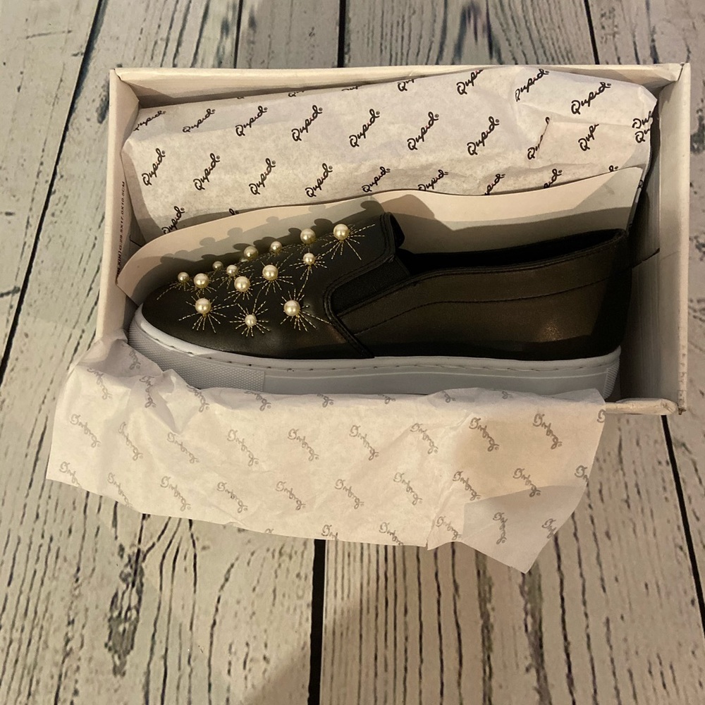 NEW Qupid Moira Fashion Sneaker with Pearls - Picture 6 of 6
